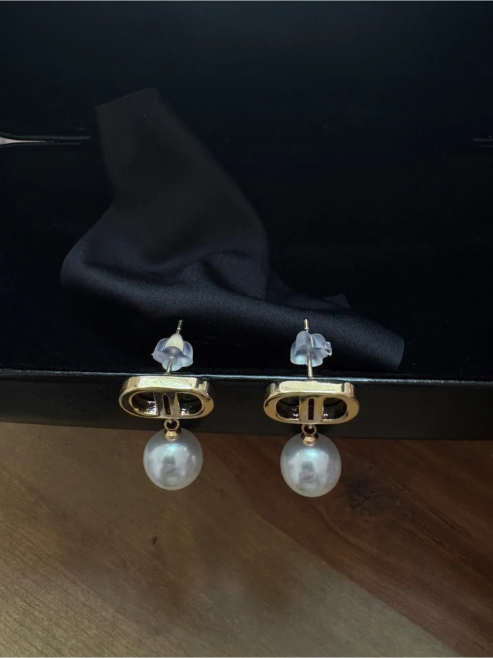 Gold-Tone Pearl Drop Earrings - Classic Elegance
